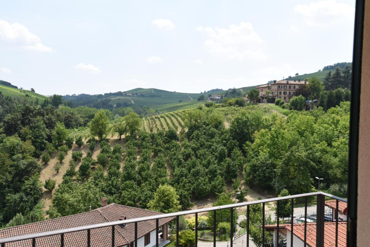 In Piazzetta Holiday Apartments, Barolo Eksteriør bilde