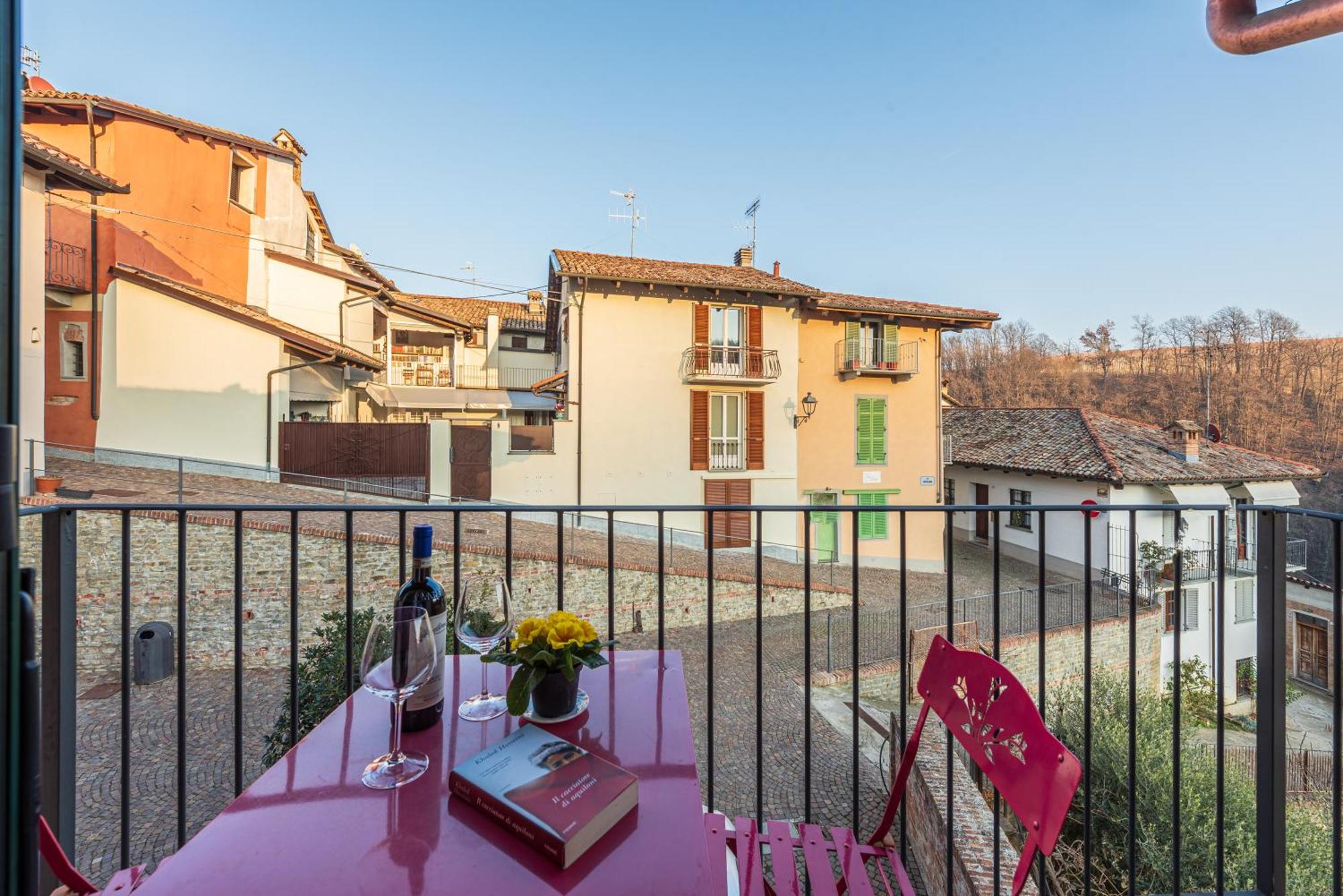 In Piazzetta Holiday Apartments, Barolo Eksteriør bilde