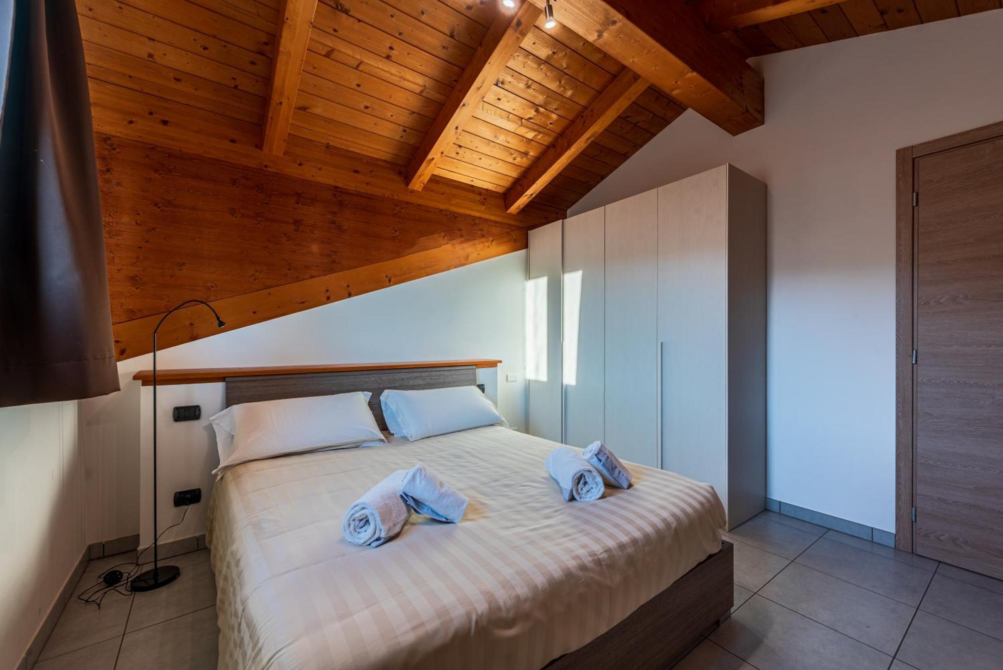 In Piazzetta Holiday Apartments, Barolo Eksteriør bilde