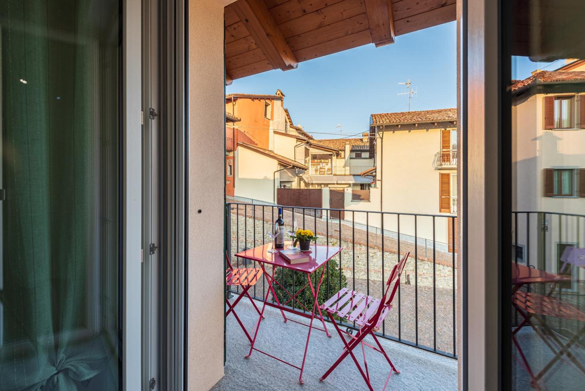 In Piazzetta Holiday Apartments, Barolo Eksteriør bilde