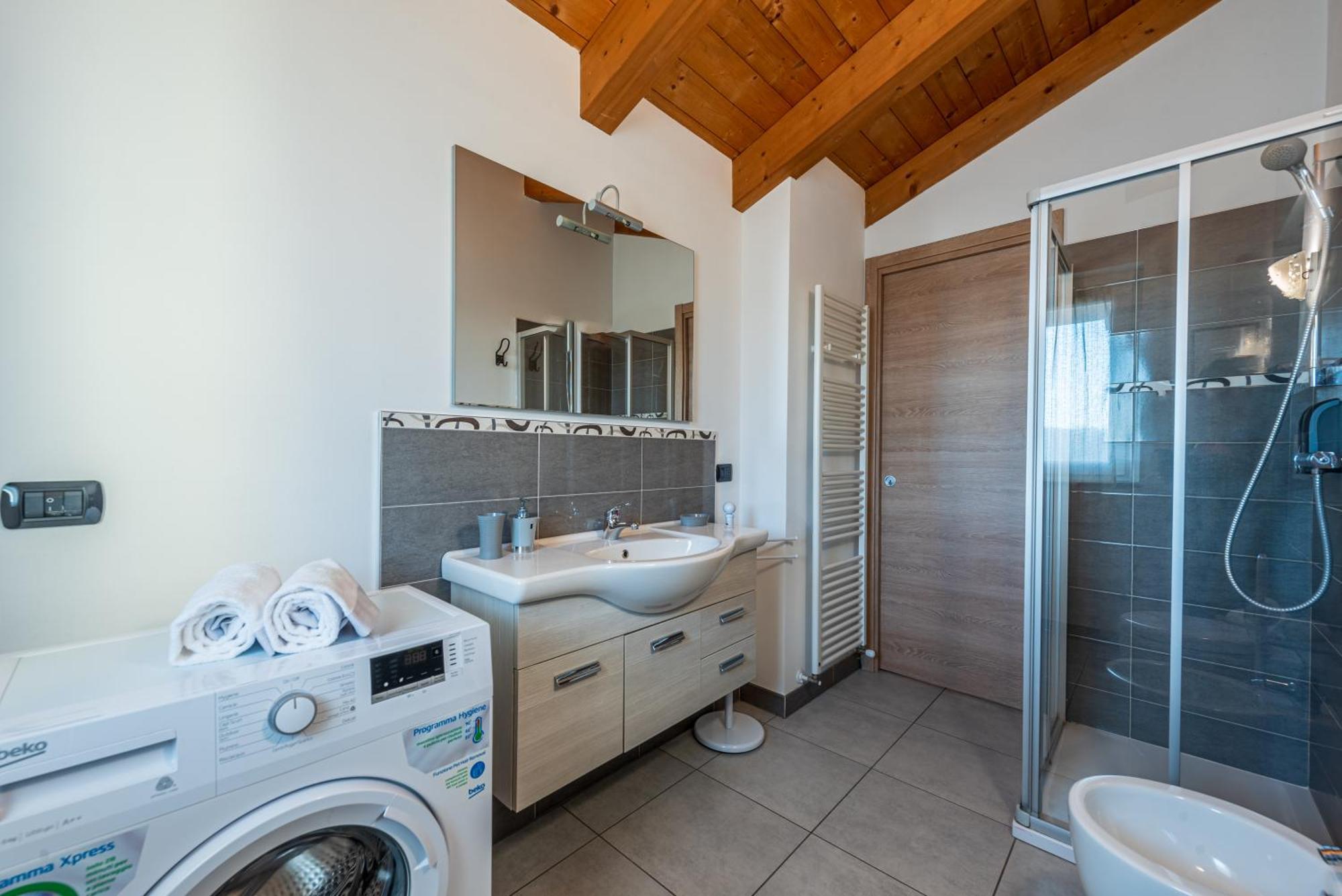 In Piazzetta Holiday Apartments, Barolo Eksteriør bilde