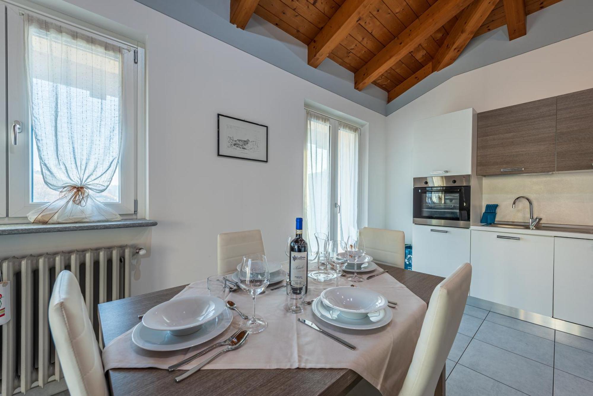 In Piazzetta Holiday Apartments, Barolo Eksteriør bilde