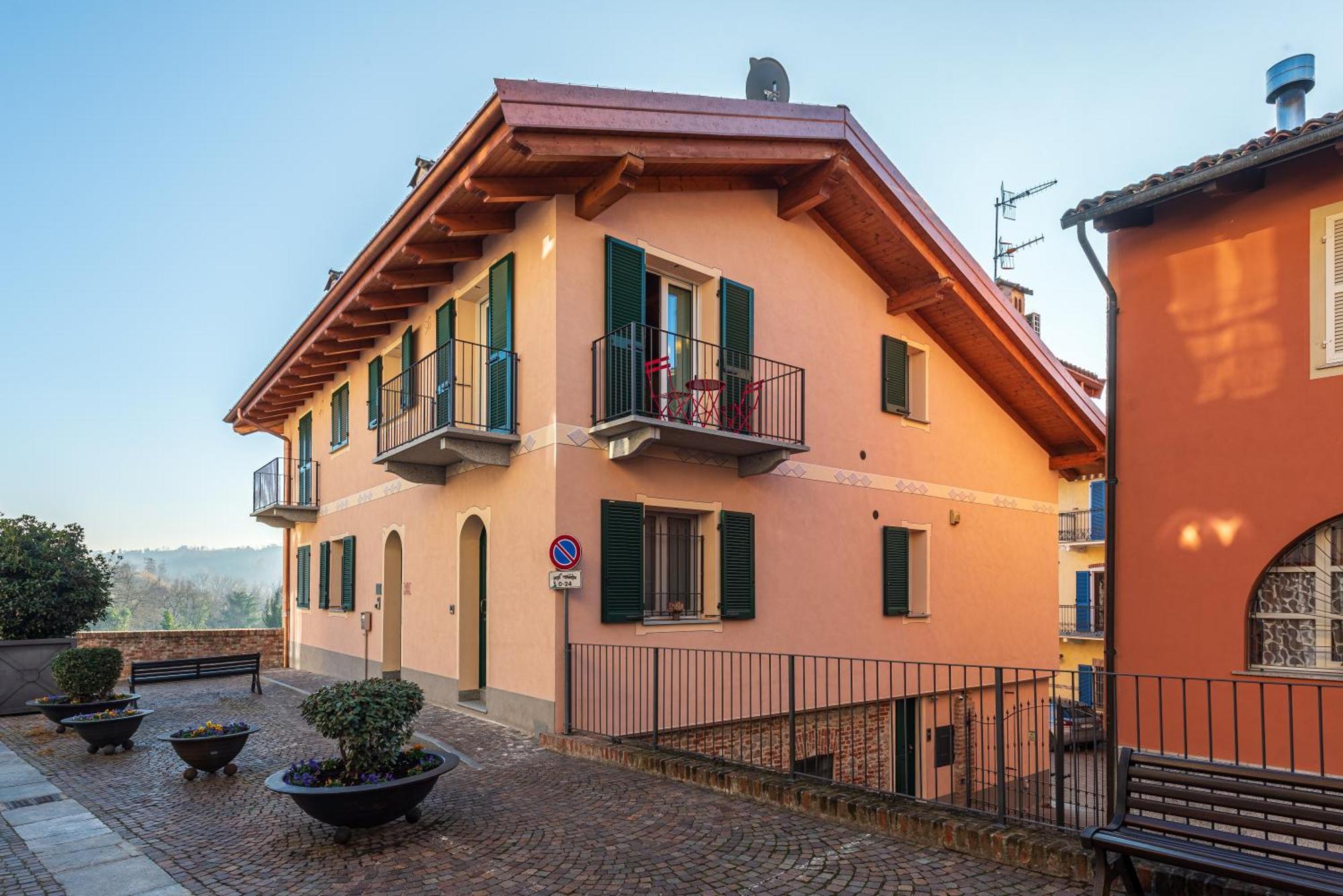 In Piazzetta Holiday Apartments, Barolo Eksteriør bilde