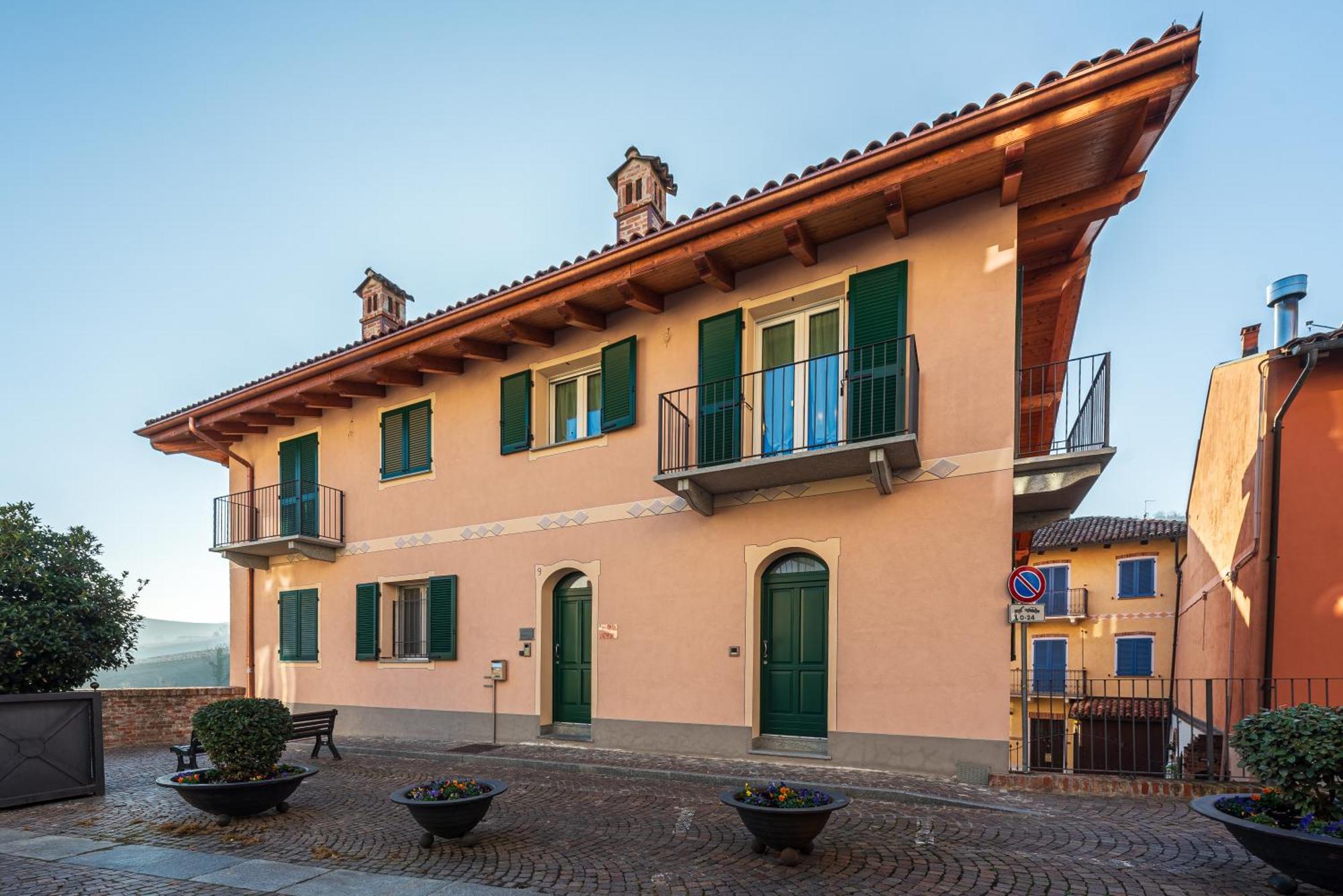 In Piazzetta Holiday Apartments, Barolo Eksteriør bilde